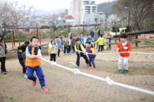 어린이들, 숲에서 체험하며 자란다