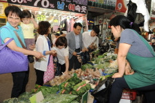 중랑구, 전통시장 살리기에 구청 직원들 나섰다!