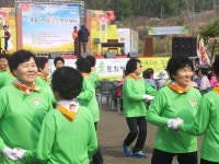 광양시 어르신, 지역 축제에서 건강장수체조 실력 뽐내 화제