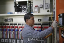효성파워택, 8.0 규모 지진도 견디는 ‘우레탄 완충기의 내진기능을 갖는 수배전반’