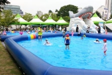 수원시 올림픽공원 유아 전용 물놀이장 개장 첫 날, 유아·보호자 등 시민 150여 명 몰려