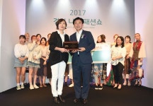 경기니트X디자인, 런웨이 수놓다‥경기 니트 패션쇼 성료