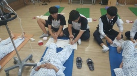 군포시 산본고등학교, 군포G샘병원 방문하여 발맛사지 봉사활동 펼쳐