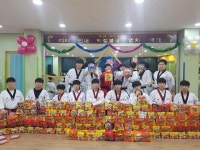 익산 태극태권도 교육생 사랑의 라면 기탁