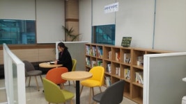 구성동, 민원실 자투리 공간에 작은 책방 조성