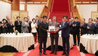 文 대통령, 중기벤처·소상공인 26인과 만찬 감담회