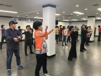 “신나는 라인댄스로 건강충전하세요”