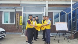 염치읍 안전지킴이단, 산량2리 어르신들의 안전을 위한 아전조끼 전달식 가져