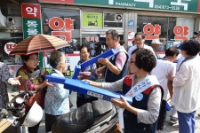 무료 태극기 나눠주기 캠페인 실시