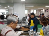 군산시 자치행정국 간부 공무원,경로식당 봉사활동펼쳐