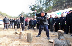 사랑의 땔감 나누기로 추운 겨울 따뜻한 정을 나눠요