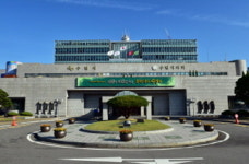 오남칠 이마트24 인계자이점 대표, 수원시 다문화가정에 2400만 원 상당 생필품 후원