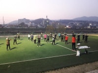 선선한 저녁, 달빛 맞으며 개인 건강 관리해요