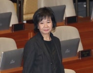 검찰 손혜원, 도시재생사업 정보 미리 파악해 부동산 차명매입…본인·지인 등 건물 21채 매입