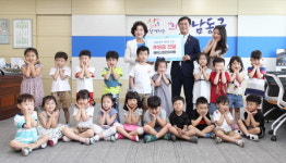 에이스화인유치원 이웃돕기 성금 전달