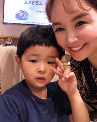 '장영란' 공개된 사진 속 장영란은 아들과 ...