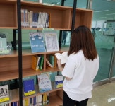 익산시립모현도서관, 다양한 테마도서 전시