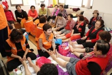 경기생명사랑 봉사단, 힐링 발마사지 봉사 실시