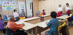 치매안심 나눔 프로젝트 시작 실버지도사와 함께한 치매어르신들 웃음꽃 활짝