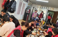 동두천 마임봉사회, 연동경로당 끈끈한 우정 과시