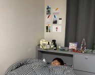 온앤오프 이션, 침대에 누워 얼굴만 빼꼼히 숨은 이션 찾기