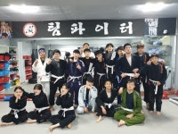 의정부 주짓수 팀파이터킥복싱주짓수의 박상준 대표, 전 로드FC 심판장이기도한 그는 학생들부터 성인, 그리고 남녀 모두 주짓수를 한 번... 