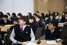 마포구, 중학교 신입생 교복 지원… 유동균 구청장 교복은 학습공공재