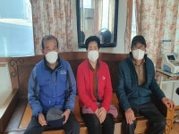 문은주씨, 와현경로당에 황토흙쇼파 기탁