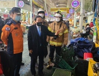 인천광역시의회 신은호 의장, 부평전통시장 화재현장 방문 격려