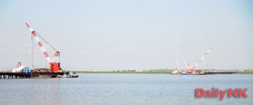 新압록강교 부교 공정 70%…주변 땅값 상승