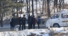 [강동완 칼럼] 검문소를 지나는 북한 택시와 이동의 자유