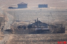 불길에 아이들 구했더니 김부자 초상화 방치했다고 보위부에 끌려다녀