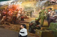 [하늘에서 본 북녘] 황남 신천박물관 유감…거짓 선동의 ‘표본’