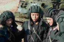 열병식 전문 훈련부대, 탱크 정비하다 발 뼈 바사삭...무슨 일?