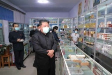 국영 종합약국 건설 지시 내려져…아래선 각종 공사에 낑낑