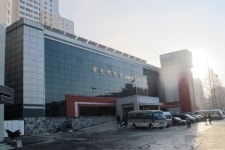 TV 할인 판매에 구름떼처럼 몰렸다…평양서도 백화점 오픈런