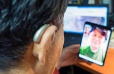 치매 부르는 노인성난청에 포낙 오데오 파라다이스 보청기 주목