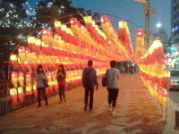 부처님오신날, 부산 광안리 바닷가에 등장한 ‘등불’