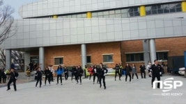 익산서, 건전한 졸업식 학교전담 경찰 문화공연 ‘쌤폴’ 인기