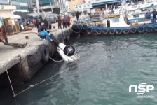 다대수협공판장 앞 바다에 승용차 추락...운전자 사망