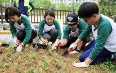 금강제화, 어린이날 맞아 ‘랜드로바 학교 숲’ 기증