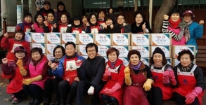  안양시 박달2동 주민들, 직접 기른 배추 김장 봉사 