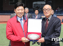  박용선 경북도의원, 경북야구소프트볼협회 감사패 수여 