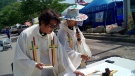  경북 성주군 소상리 마을회관 앞에서 시국 미사 열려 