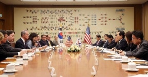  정세균 의장, 미 하원 군사위원장 상원의원 예방…“확고한 한미동맹 유지” 