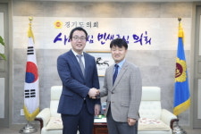  정기열 경기도의장, 관양1동 주민자치위원장 접견 