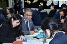  이재정 교육감, 부천 부명고 학생들과 미술 수업 