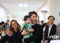  가수 조성모, 칠곡경북대학교병원 어린이 병동 찾아 응원 