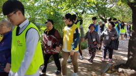  안양시 석수3동, 홀몸노인 산책도우미 사업 실시 