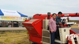  농협광주본부, 벼 직파재배 수확 시연회 개최 